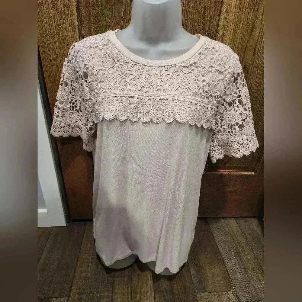 Adrianna Papell Pink Pullover w/Lace Bodice and lace Short Sleeves Size Medium